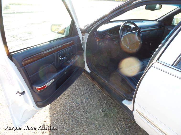 image for item DX9516 1998 Cadillac Krystal Koach limousine