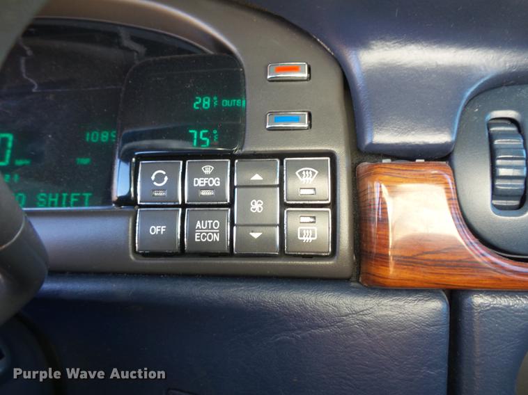 image for item DX9516 1998 Cadillac Krystal Koach limousine