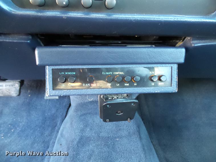 image for item DX9516 1998 Cadillac Krystal Koach limousine