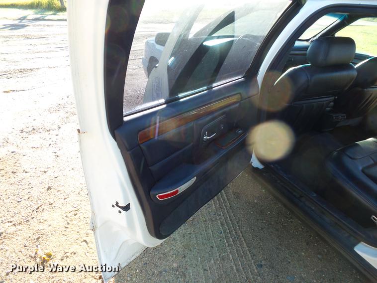 image for item DX9516 1998 Cadillac Krystal Koach limousine