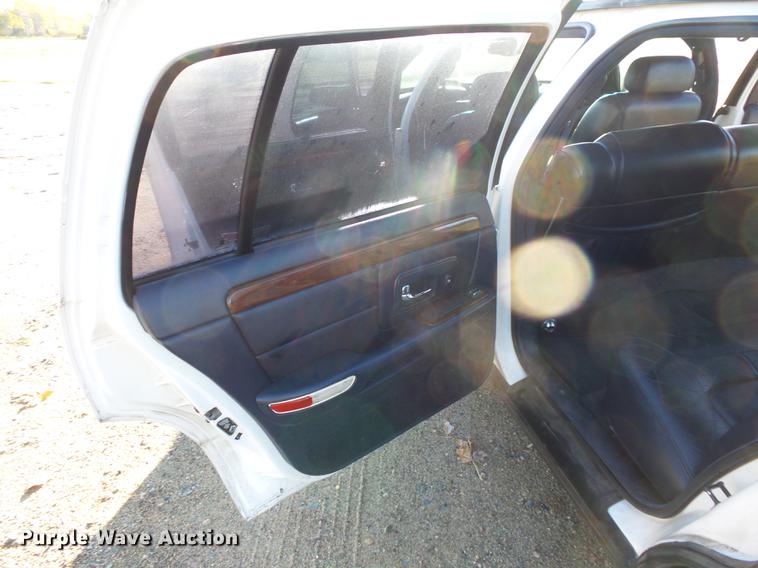 image for item DX9516 1998 Cadillac Krystal Koach limousine