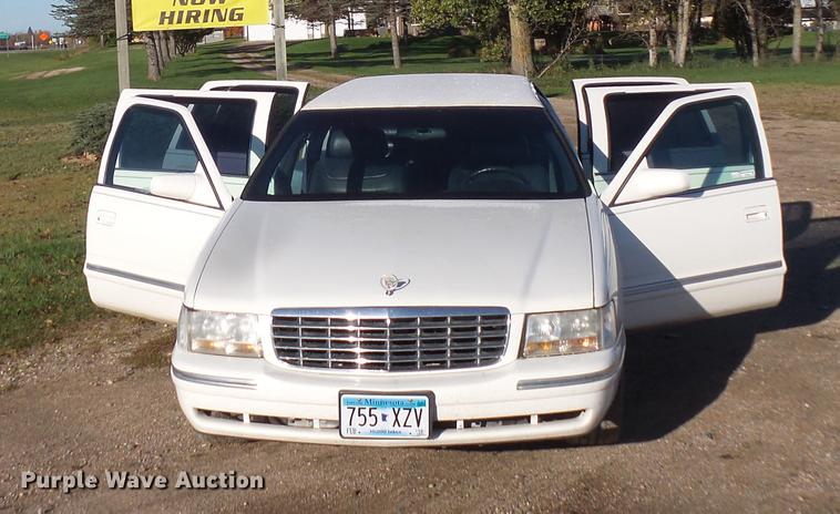 image for item DX9516 1998 Cadillac Krystal Koach limousine