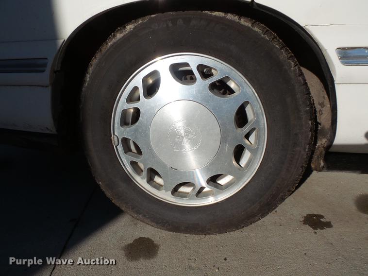 image for item DX9516 1998 Cadillac Krystal Koach limousine