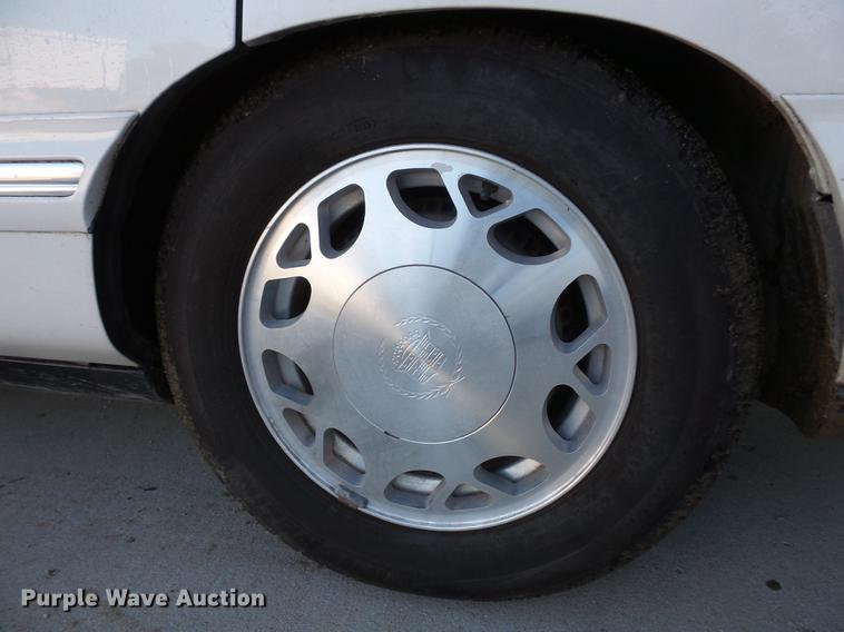 image for item DX9516 1998 Cadillac Krystal Koach limousine