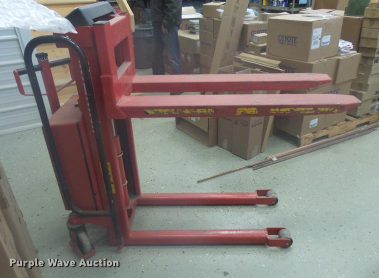 image for item DX9522 Interthor forklift