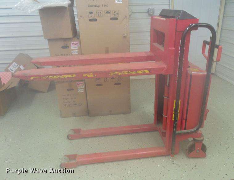 image for item DX9522 Interthor forklift