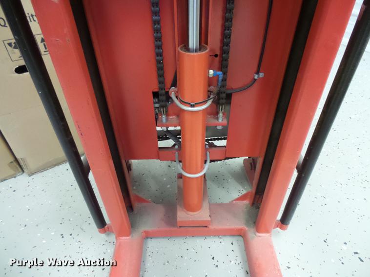 image for item DX9522 Interthor forklift