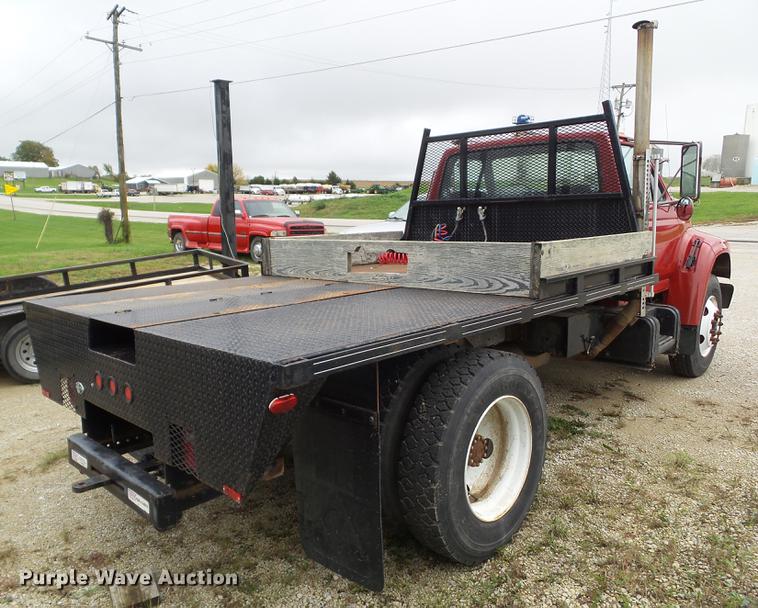 image for item DZ9452 1995 Ford F800 flatbed truck