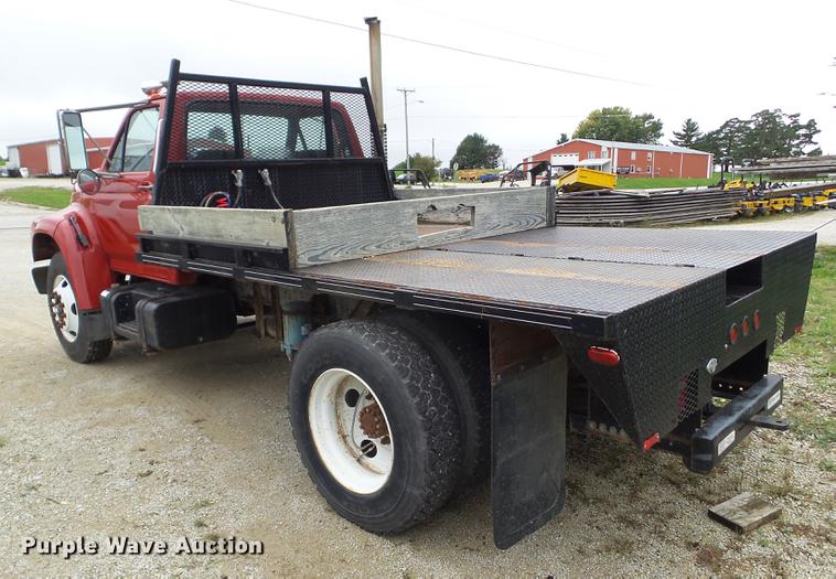 image for item DZ9452 1995 Ford F800 flatbed truck