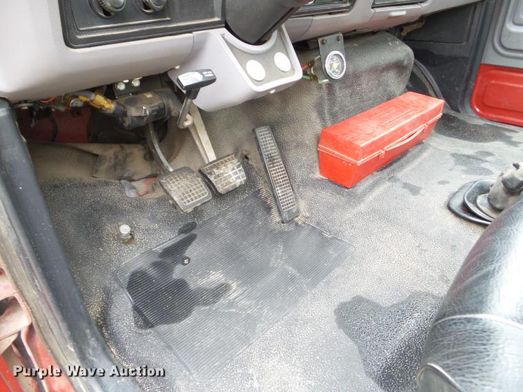 image for item DZ9452 1995 Ford F800 flatbed truck