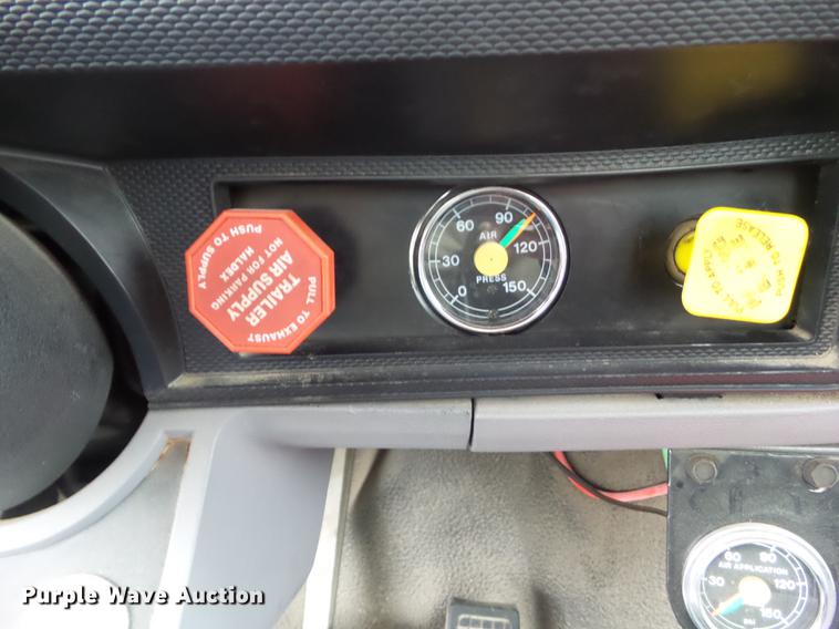 image for item DZ9452 1995 Ford F800 flatbed truck