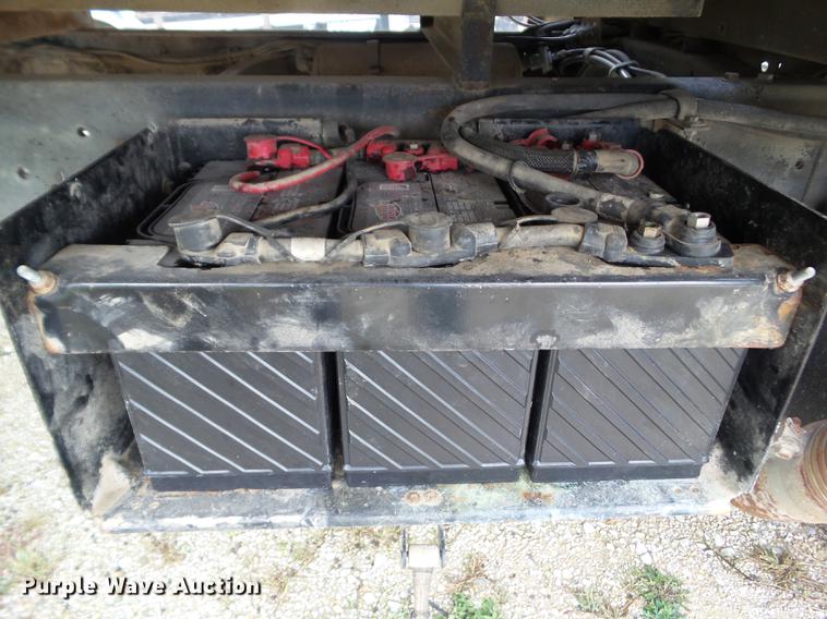 image for item DZ9452 1995 Ford F800 flatbed truck