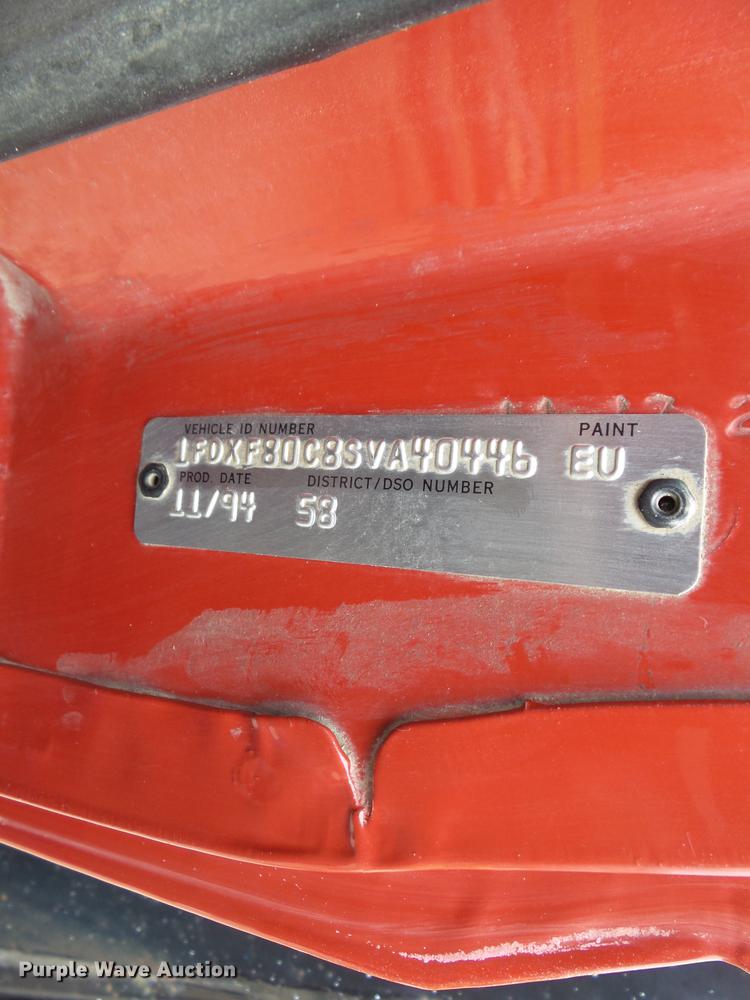 image for item DZ9452 1995 Ford F800 flatbed truck