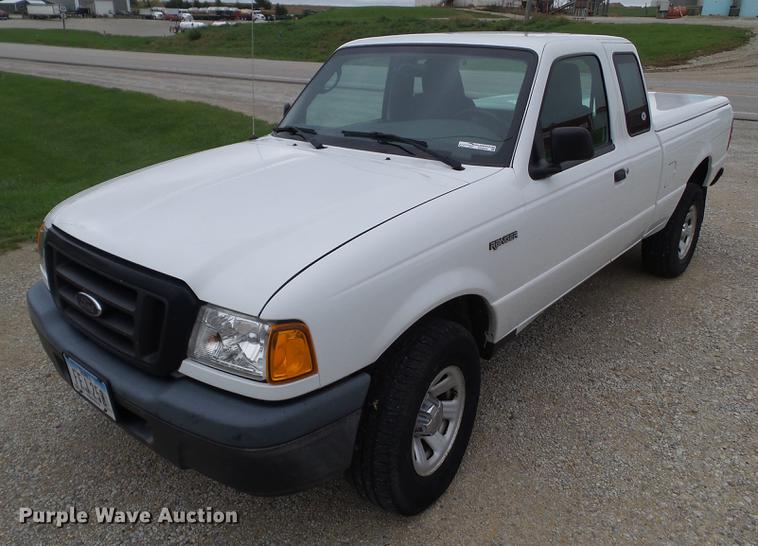 image for item DZ9453 2004 Ford Ranger SuperCab pickup truck