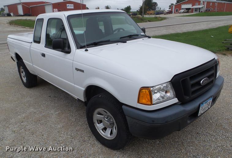 image for item DZ9453 2004 Ford Ranger SuperCab pickup truck