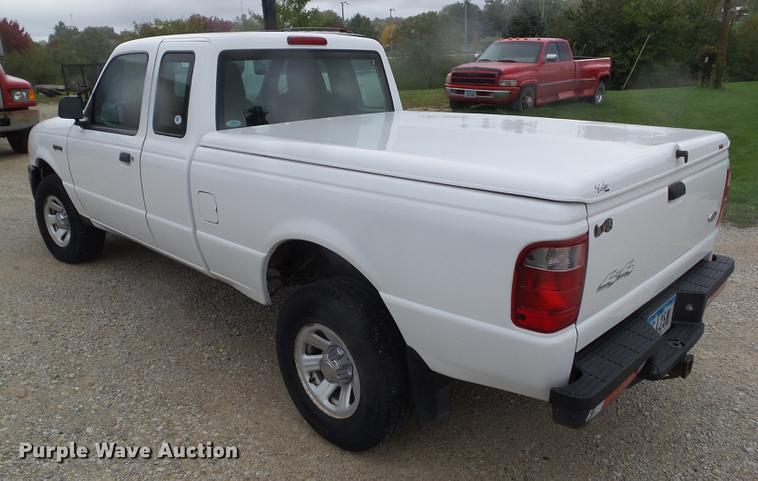 image for item DZ9453 2004 Ford Ranger SuperCab pickup truck