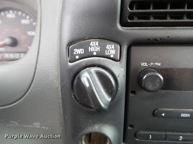 image for item DZ9453 2004 Ford Ranger SuperCab pickup truck