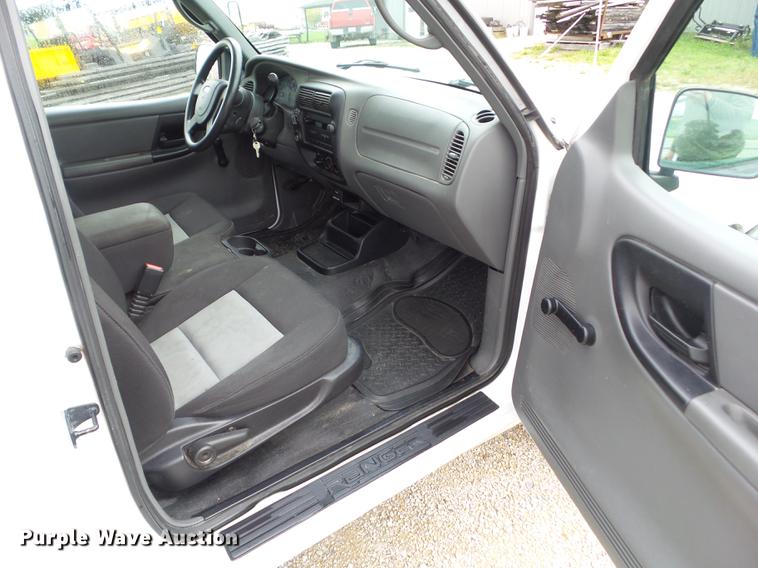 image for item DZ9453 2004 Ford Ranger SuperCab pickup truck