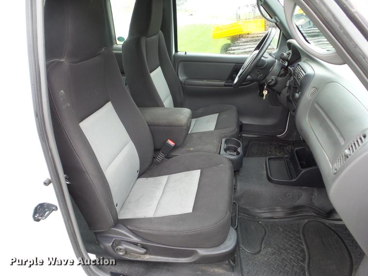 image for item DZ9453 2004 Ford Ranger SuperCab pickup truck