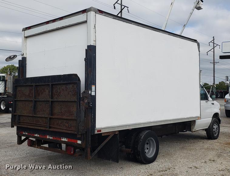 image for item EF9924 2000 Ford Econoline E350 Super Duty box truck