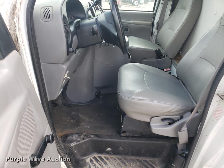 image for item EF9924 2000 Ford Econoline E350 Super Duty box truck