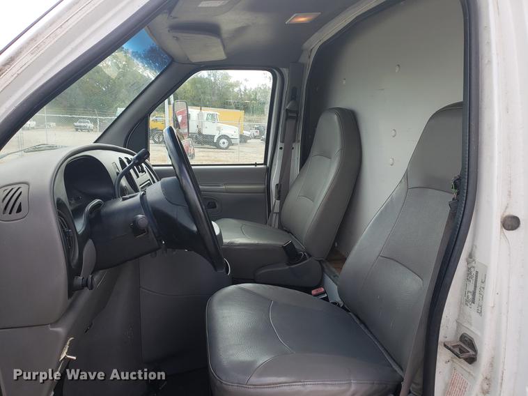 image for item EF9924 2000 Ford Econoline E350 Super Duty box truck