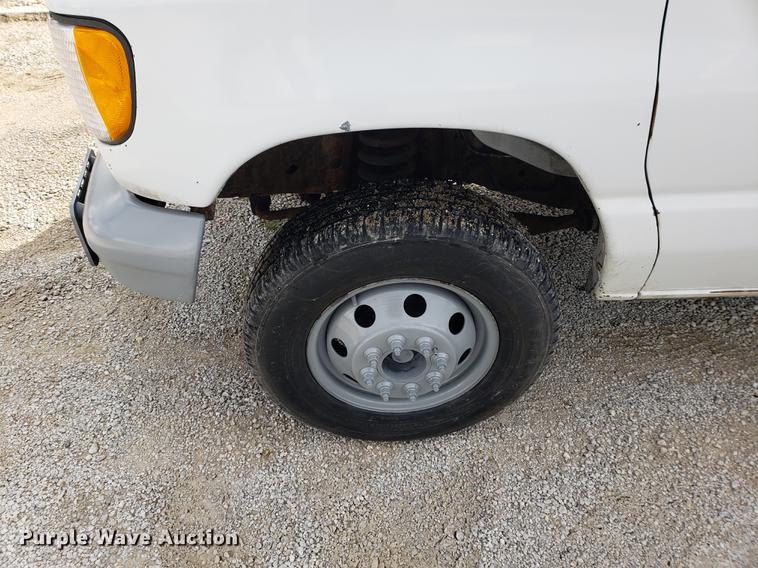 image for item EF9924 2000 Ford Econoline E350 Super Duty box truck
