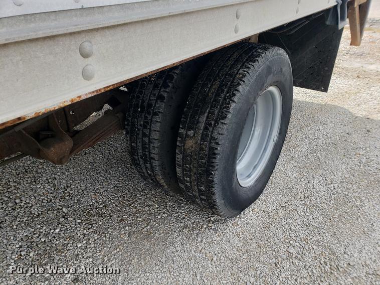 image for item EF9924 2000 Ford Econoline E350 Super Duty box truck