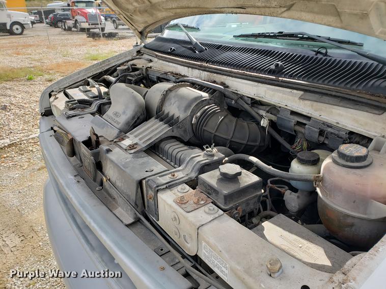 image for item EF9924 2000 Ford Econoline E350 Super Duty box truck