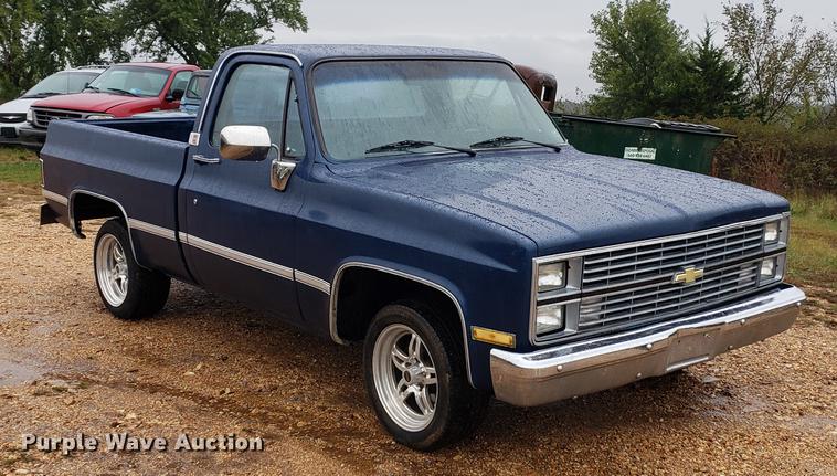 image for item EF9928 1984 GMC C1500 pickup truck