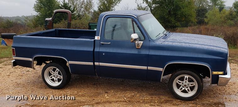 image for item EF9928 1984 GMC C1500 pickup truck