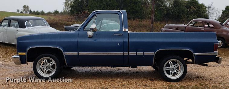 image for item EF9928 1984 GMC C1500 pickup truck