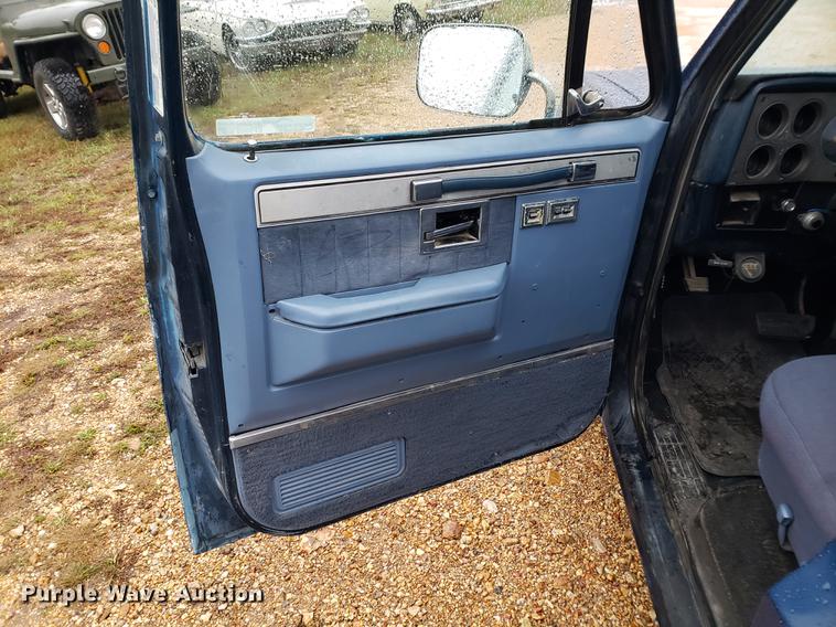 image for item EF9928 1984 GMC C1500 pickup truck