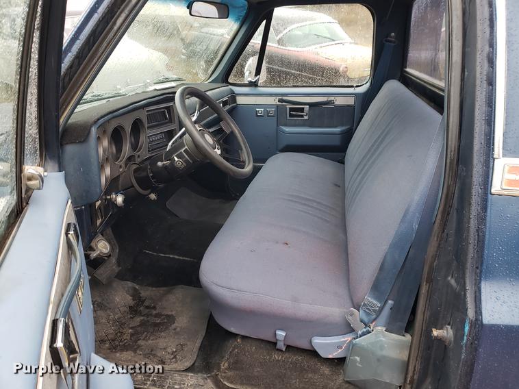 image for item EF9928 1984 GMC C1500 pickup truck