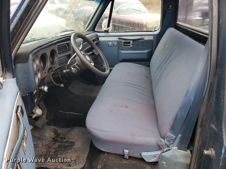 image for item EF9928 1984 GMC C1500 pickup truck