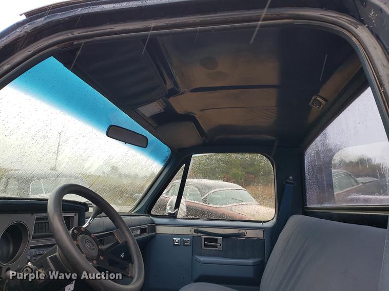 image for item EF9928 1984 GMC C1500 pickup truck