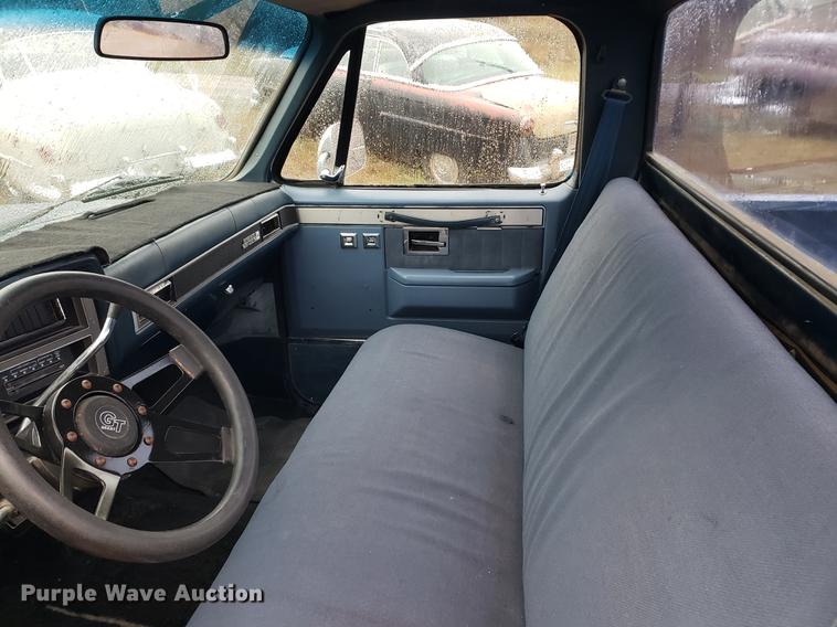 image for item EF9928 1984 GMC C1500 pickup truck