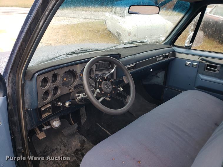 image for item EF9928 1984 GMC C1500 pickup truck