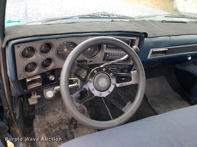 image for item EF9928 1984 GMC C1500 pickup truck