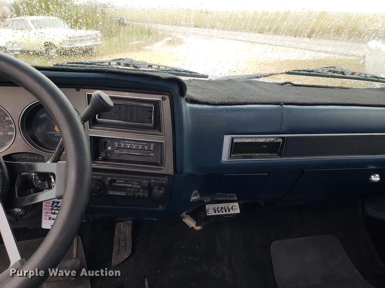 image for item EF9928 1984 GMC C1500 pickup truck