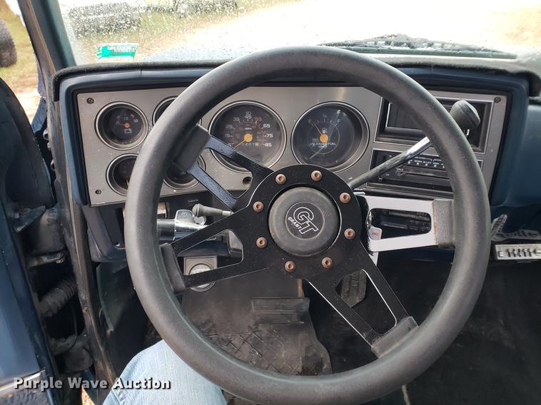 image for item EF9928 1984 GMC C1500 pickup truck