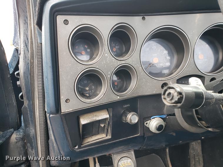 image for item EF9928 1984 GMC C1500 pickup truck