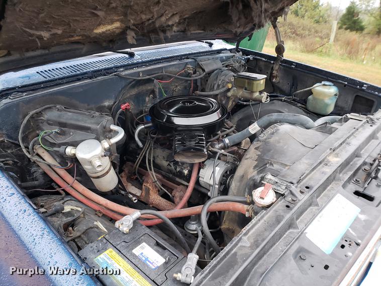 image for item EF9928 1984 GMC C1500 pickup truck