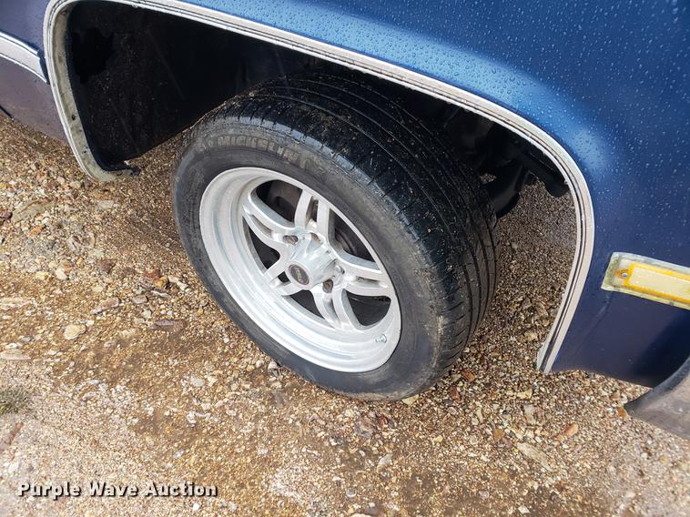 image for item EF9928 1984 GMC C1500 pickup truck