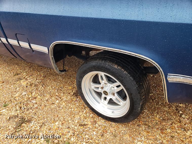 image for item EF9928 1984 GMC C1500 pickup truck