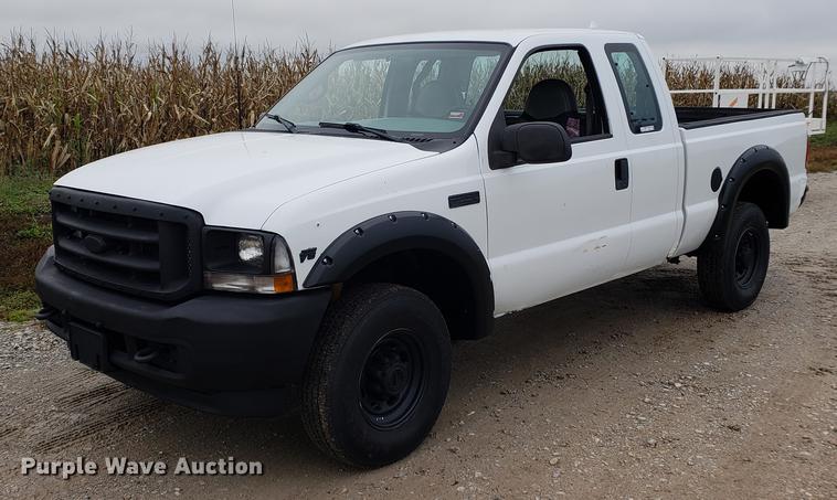 image for item EF9933 2002 Ford F250 Super Duty SuperCab pickup truck