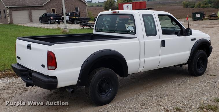 image for item EF9933 2002 Ford F250 Super Duty SuperCab pickup truck