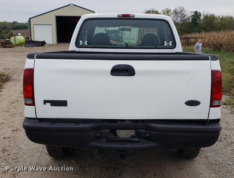 image for item EF9933 2002 Ford F250 Super Duty SuperCab pickup truck