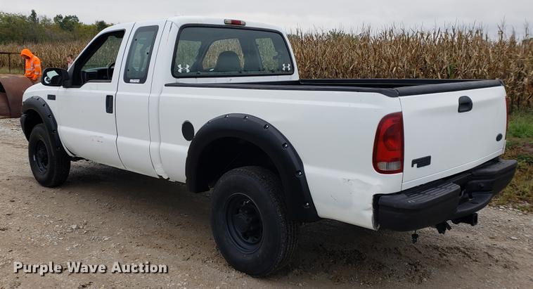 image for item EF9933 2002 Ford F250 Super Duty SuperCab pickup truck