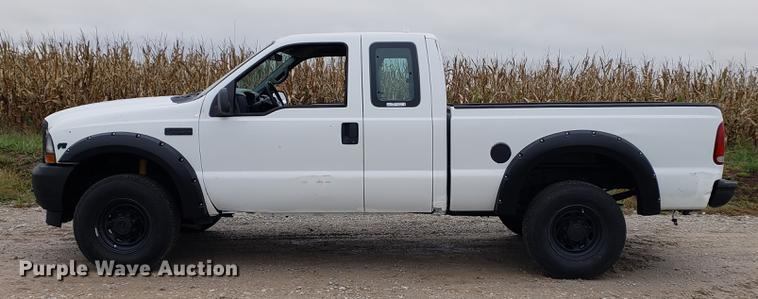image for item EF9933 2002 Ford F250 Super Duty SuperCab pickup truck
